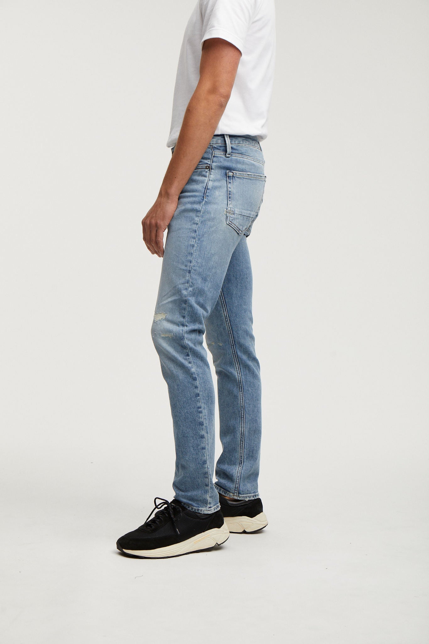 DENHAM】RAZOR IAR Slim Jeans / 淺藍刷色自然破壞合身小直筒牛仔褲