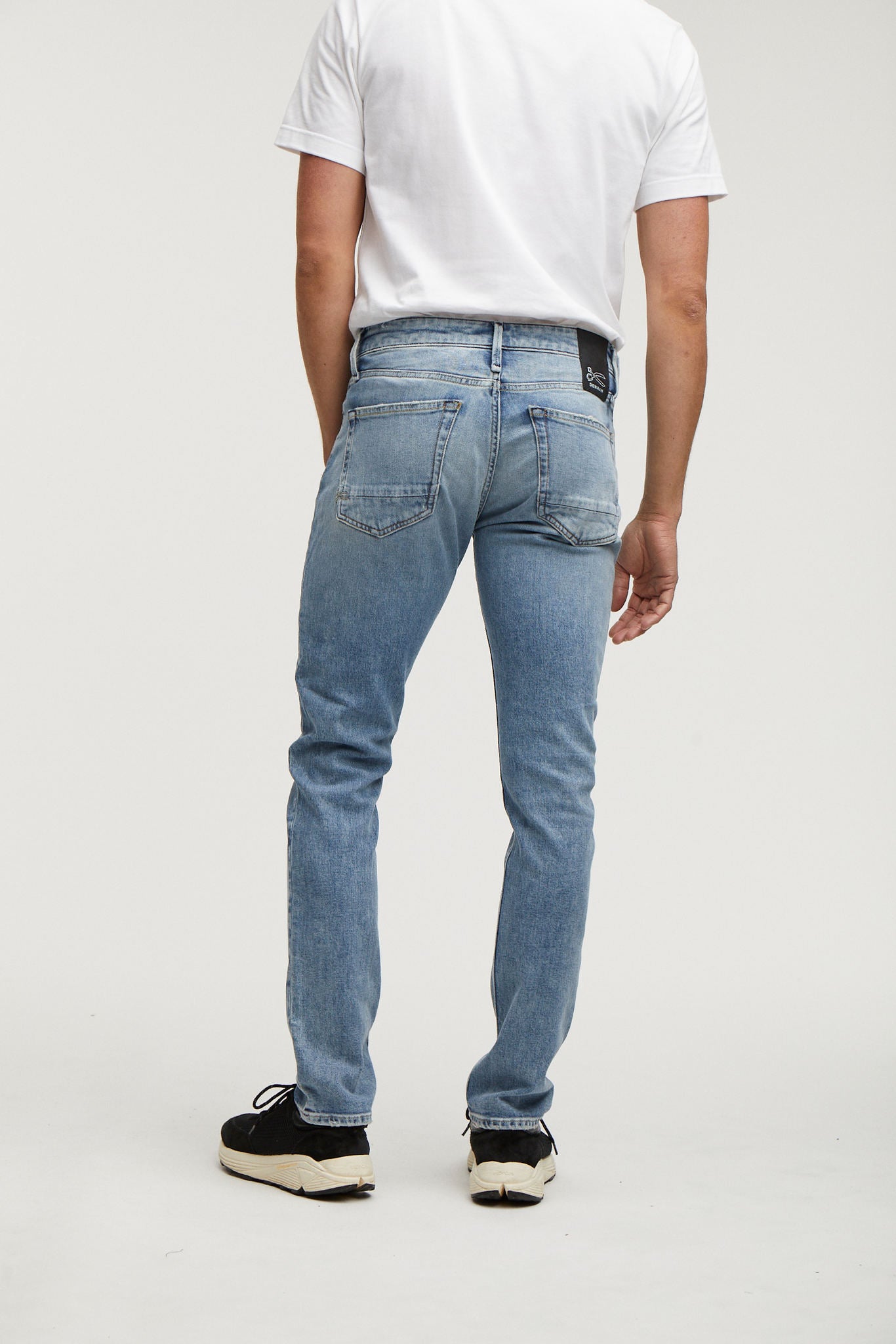 DENHAM】RAZOR IAR Slim Jeans – Blue Beach Denim